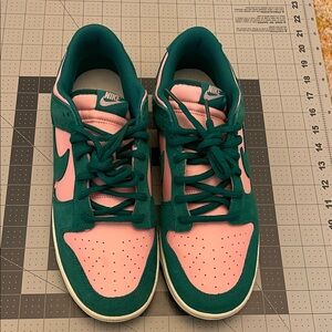 Dunk Low pink and green